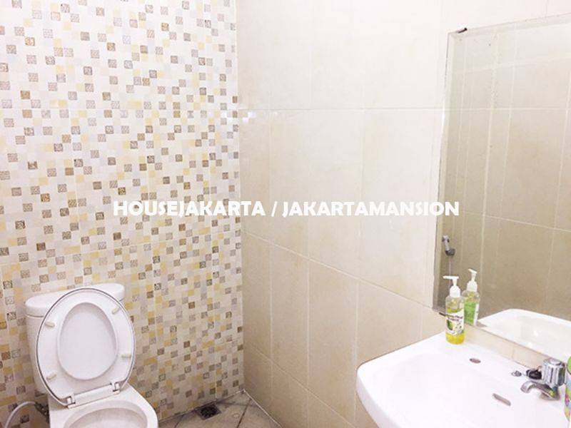 CR1004 House for rent sewa lease at Kebayoran Ex School and day care