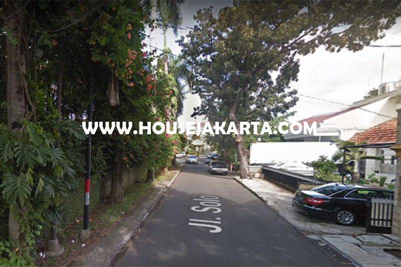 HS1062 Rumah Jalan Solo Menteng Tanah Kotak Golongan C Dijual Murah Daerah Tenang