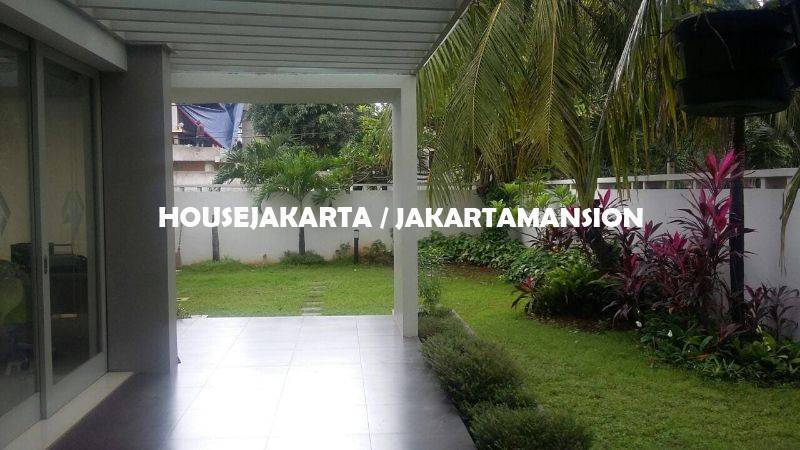 HR1109 House for rent sewa lease at Senayan near to Kebayoran Baru Senopati