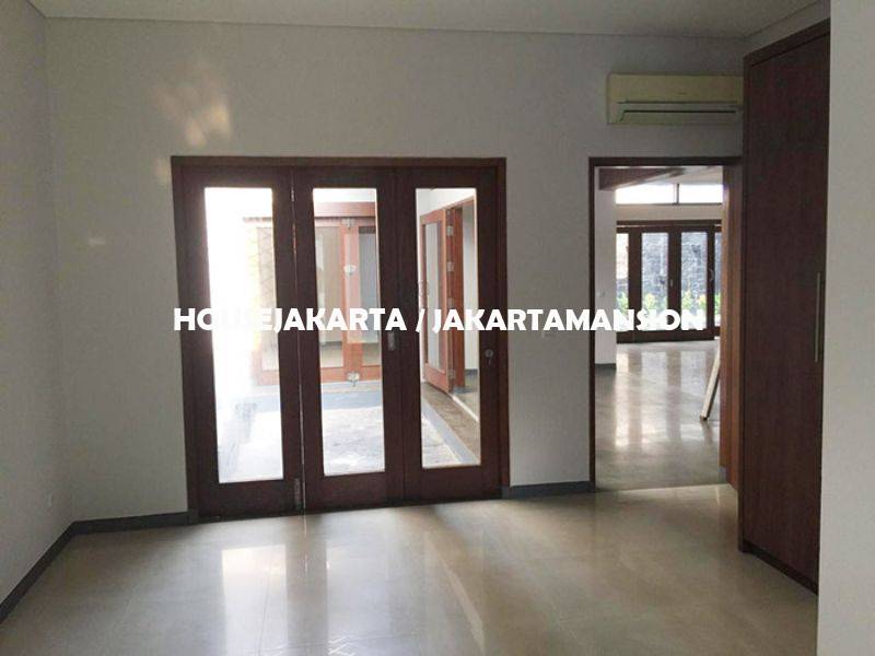 HR1120 House for rent sewa lease at Senopati Kebayoran Baru 