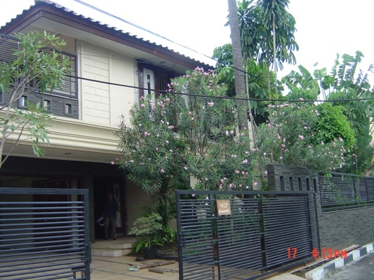 HR132 Nice house for rent at Kebayoran Baru 