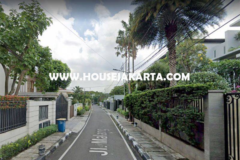 HS1320 Rumah Jalan Malang Menteng Dijual Murah Tanah Persegi Golongan C
