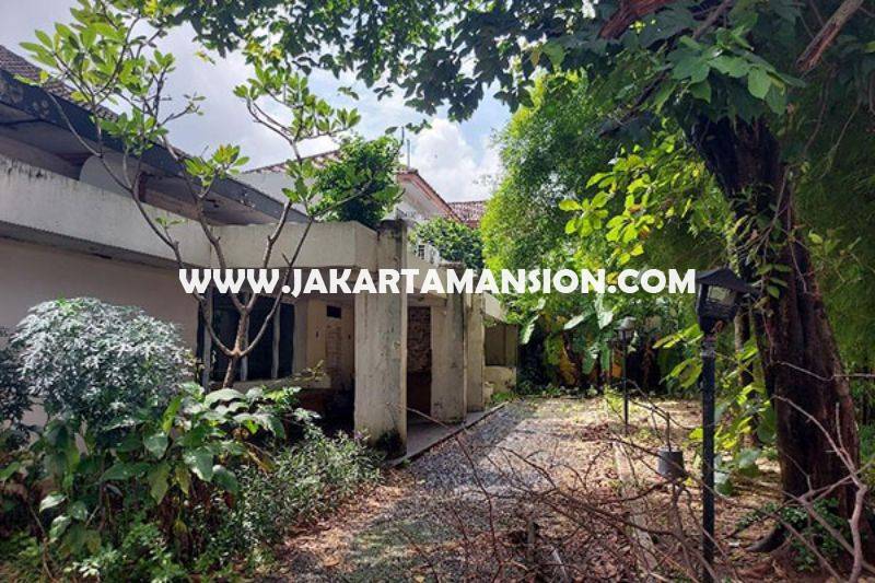 HS1405 Rumah Kebayoran Baru dekat SCBD Sudirman Senopati Dijual Murah hitung Tanah depan Taman