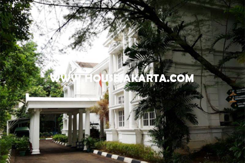 HS1442 Rumah Klasik Kemang Jakarta Selatan Luas 1hektar Dijual Murah Hitung Tanah 23juta/m