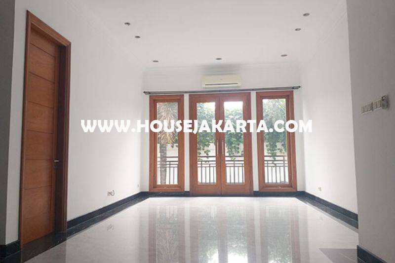 HS1456 Dijual Rumah Bagus 2 lantai Jalan Bondowoso Menteng Tanah Persegi dekat Taman