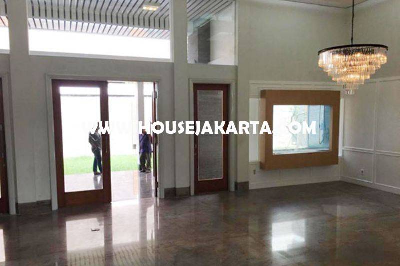 HS1498 Rumah Bagus 2 lantai Jalan Bandung Menteng Dijual Murah Tanah Persegi