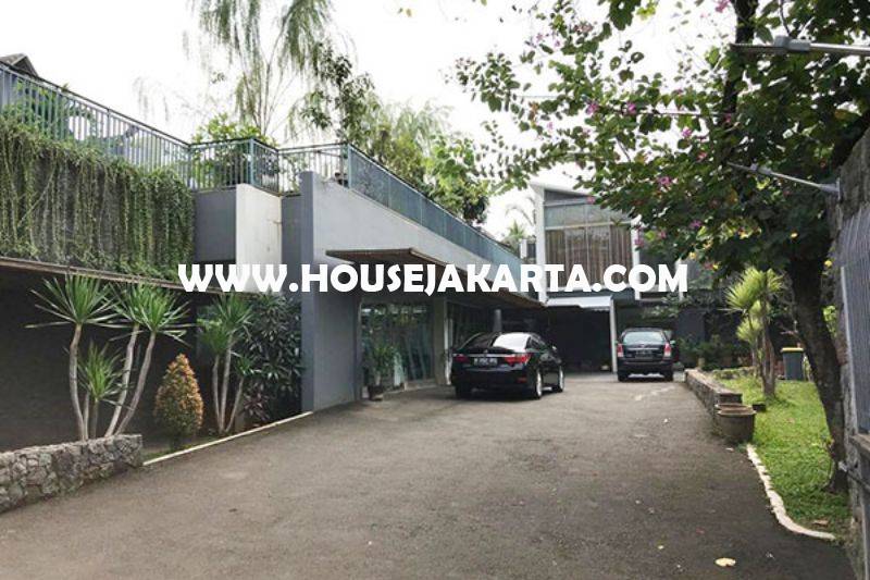 HS1547 Rumah Bagus Jalan Prapanca dekat Brawijaya Kebayoran baru Tenang ada Pool Dijual Murah