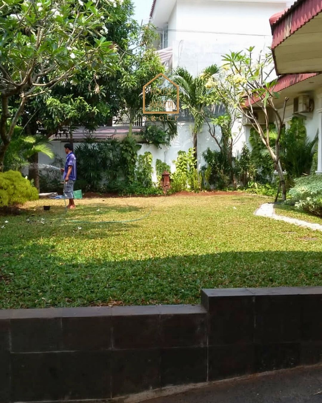 HS1571 FOR SALE:  MURAH!! Rumah 1 Lantai Siap Huni, Private Pool, Taman Luas, CIPETE.