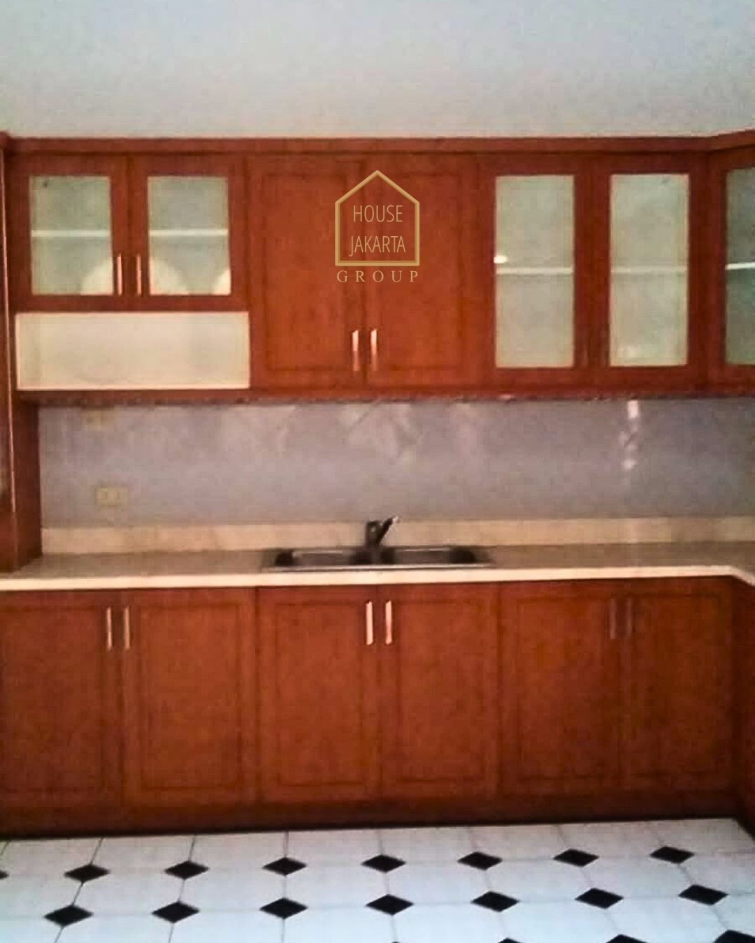 HS1571 FOR SALE:  MURAH!! Rumah 1 Lantai Siap Huni, Private Pool, Taman Luas, CIPETE.