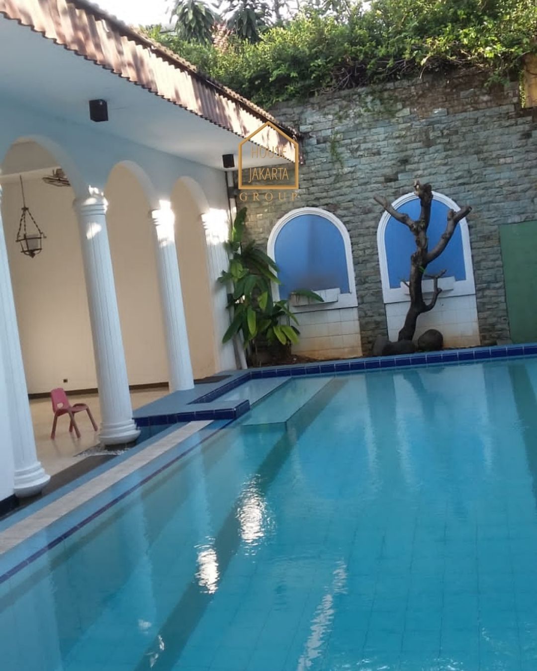 HS1571 FOR SALE:  MURAH!! Rumah 1 Lantai Siap Huni, Private Pool, Taman Luas, CIPETE.