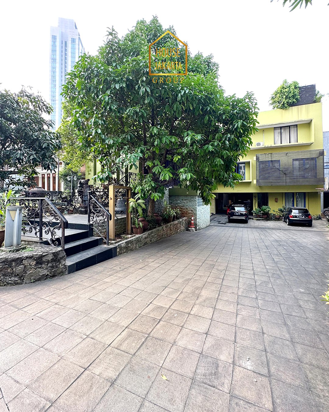 HS1574 FOR SALE: Rumah 3 Lantai + Rooftop, Siap Huni, Dalam Komplek Besar. KEMANG