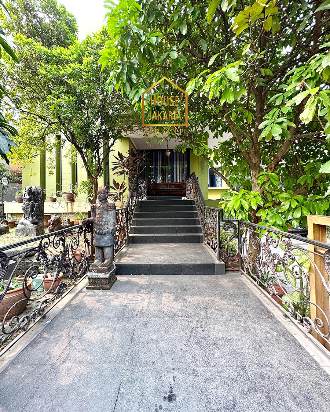 HS1574 FOR SALE: Rumah 3 Lantai + Rooftop, Siap Huni, Dalam Komplek Besar. KEMANG