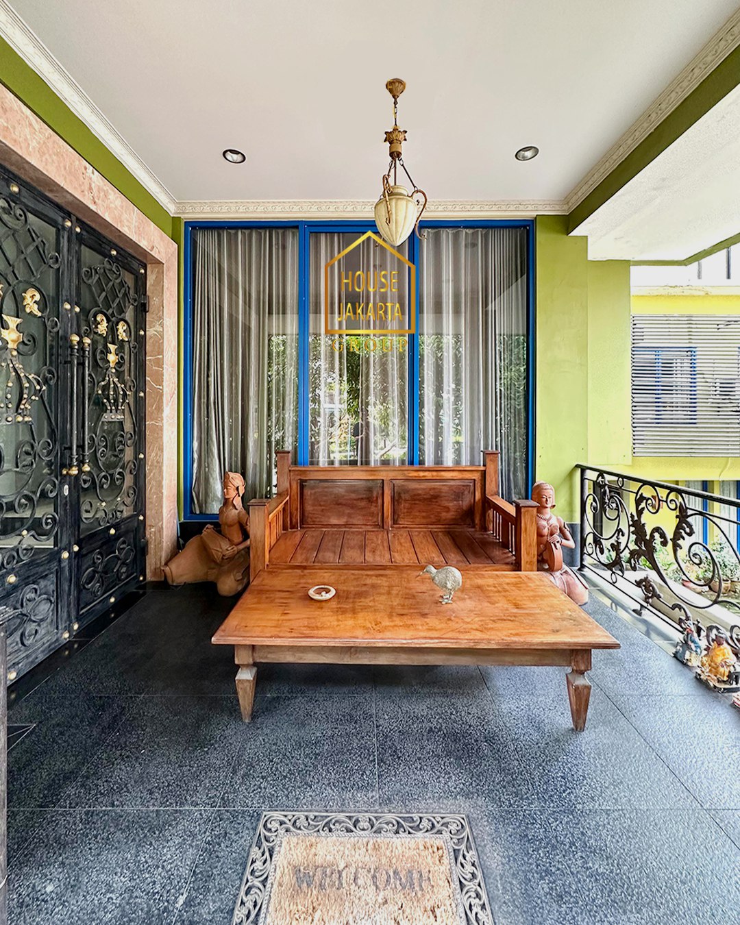 HS1574 FOR SALE: Rumah 3 Lantai + Rooftop, Siap Huni, Dalam Komplek Besar. KEMANG