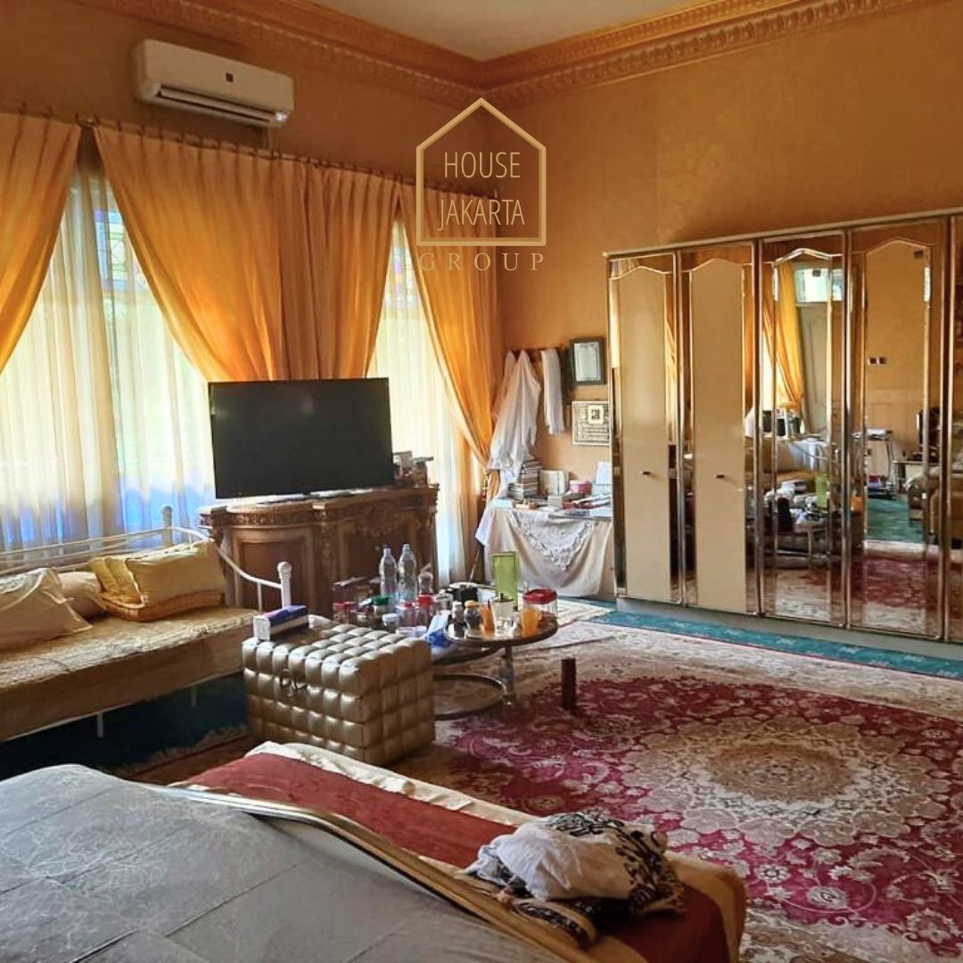 HS1575 FOR SALE: Rumah Besar Lingkungan Expat dan Elite, KEMANG SELATAN-JAKARTA SELATAN