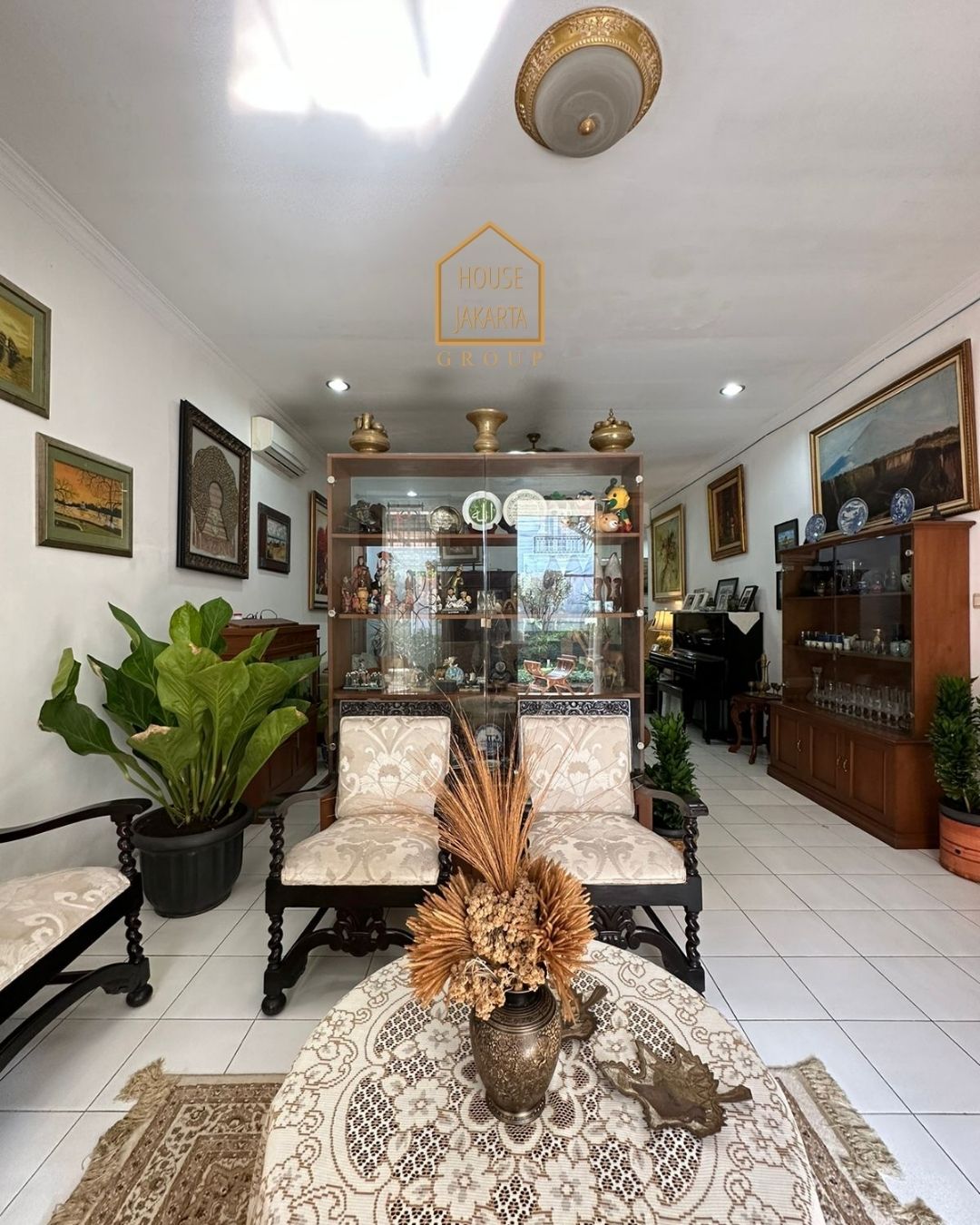 HS1576 FOR SALE: MODERN TROPICAL HOUSE LOKASI STRATEGIS, SENOPATI AREA - KEBAYORAN BARU