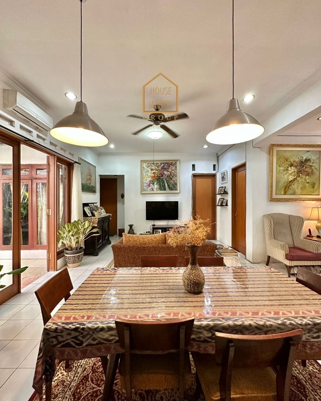 HS1576 FOR SALE: MODERN TROPICAL HOUSE LOKASI STRATEGIS, SENOPATI AREA - KEBAYORAN BARU