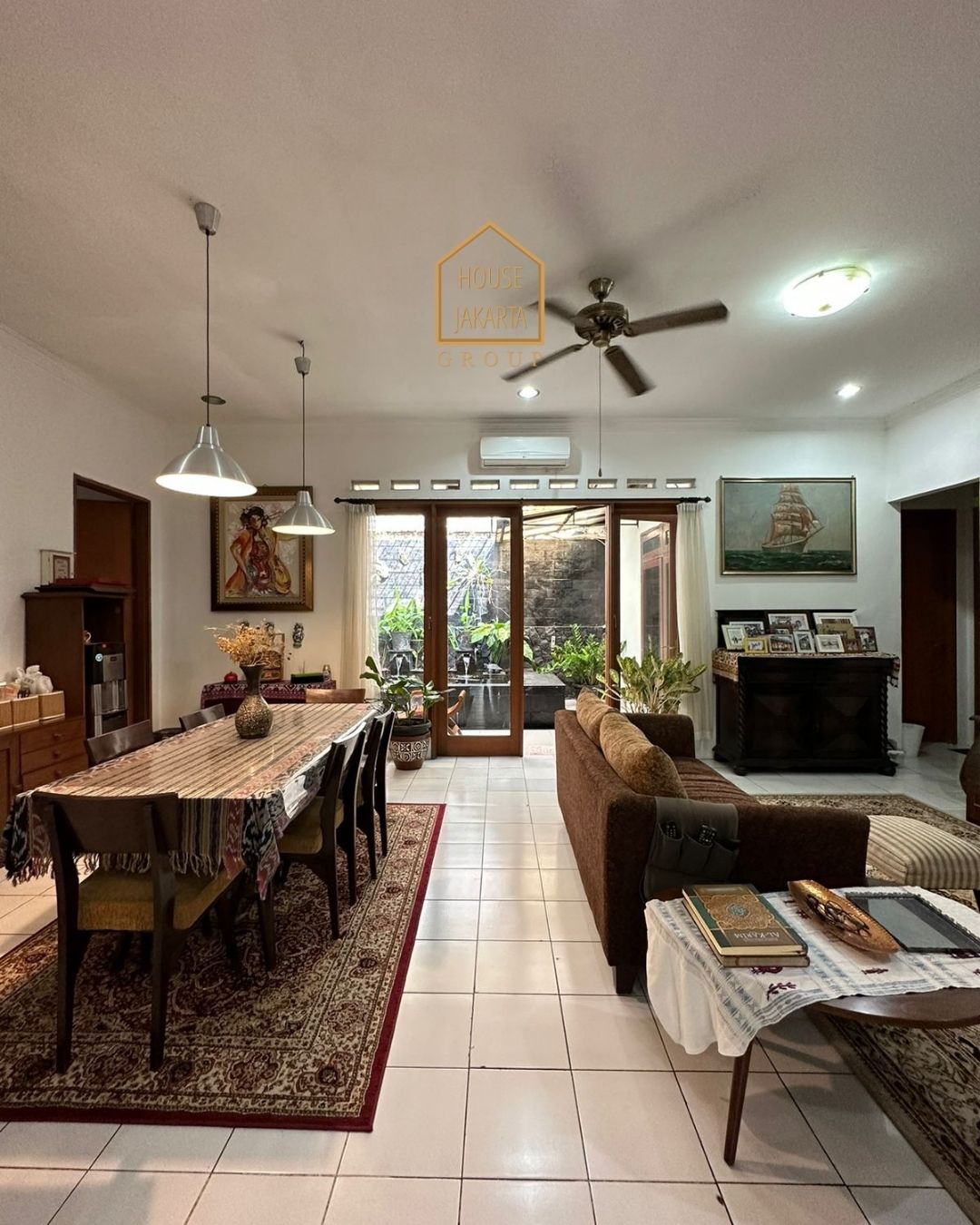 HS1576 FOR SALE: MODERN TROPICAL HOUSE LOKASI STRATEGIS, SENOPATI AREA - KEBAYORAN BARU