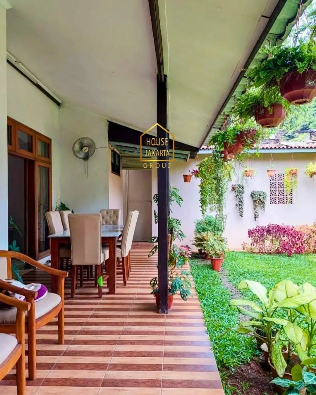 HS1637 Rumah Furnished 2 Lantai, Siap Huni, Murah, Dekat Senayan, Bebas Banjir