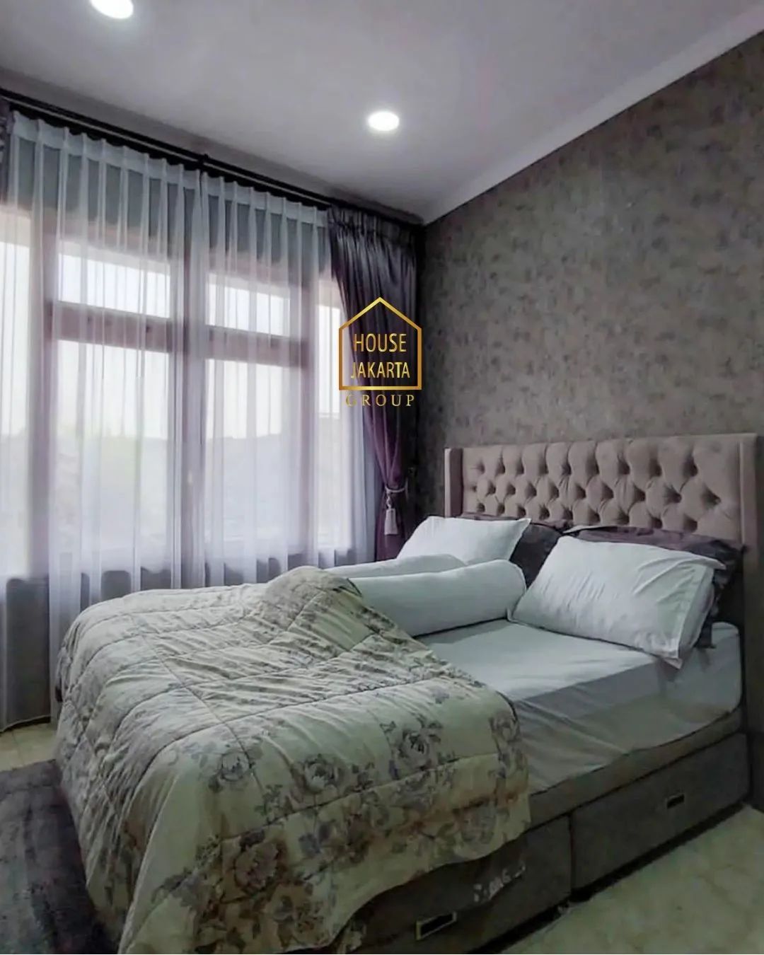 HS1637 Rumah Furnished 2 Lantai, Siap Huni, Murah, Dekat Senayan, Bebas Banjir
