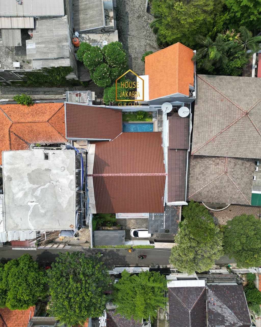 HS1728 CIPETE AREA  Rumah Nyaman Ada Pool dan Taman • Bisa Jual Fully Furnished •  Lokasi Elite