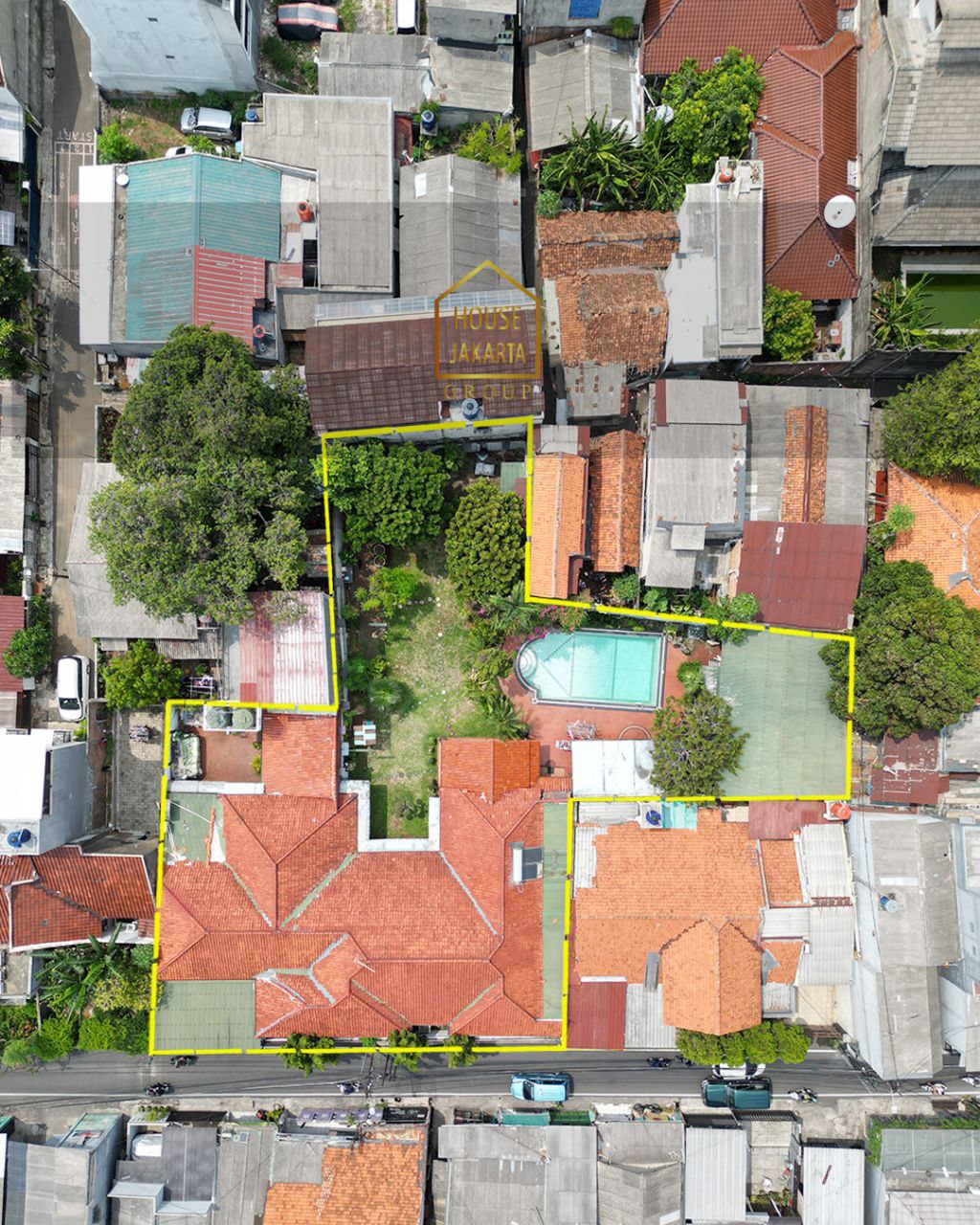 HS1754  Rumah Di Duren Tiga Area Siap Huni 1 Lantai dengan Taman Luas dan Pool. Strategis,  Dekat Kuningan & Gatsu