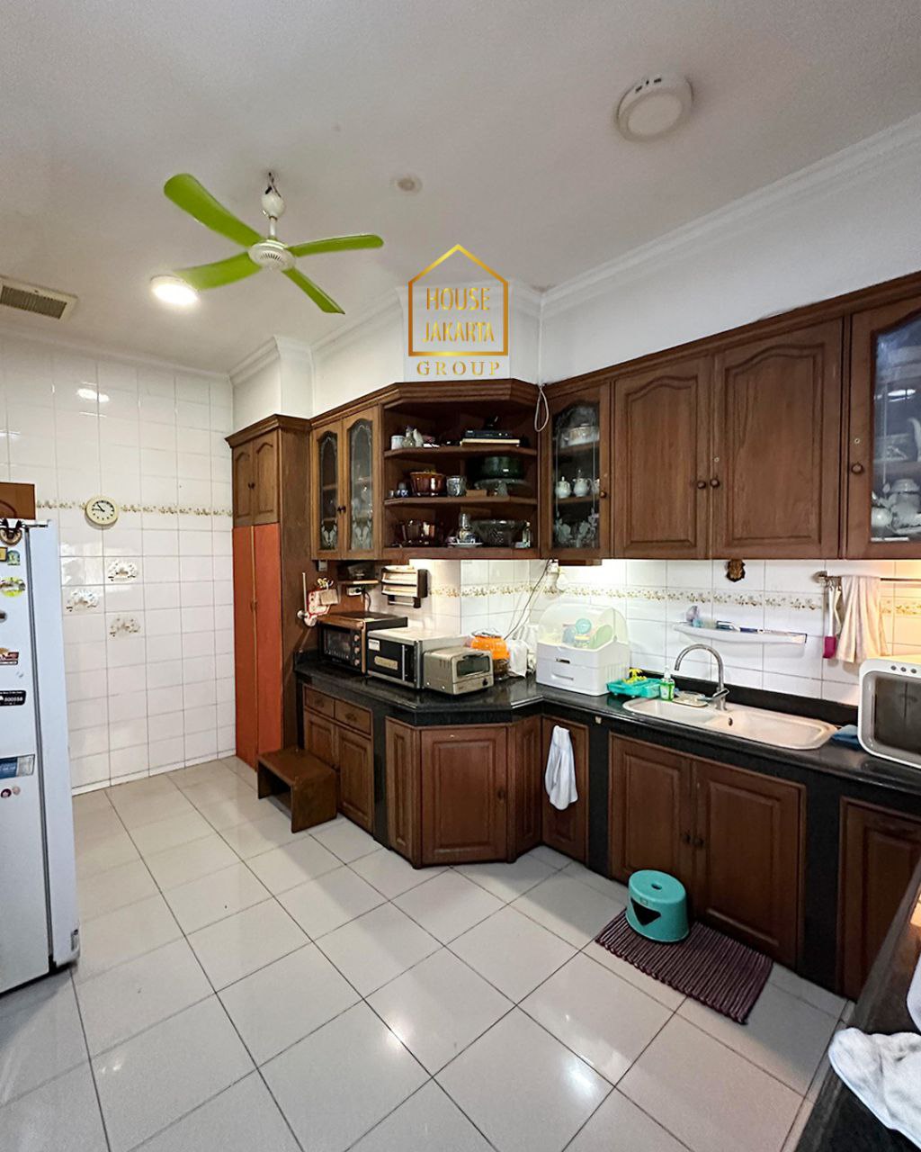 HS1754  Rumah Di Duren Tiga Area Siap Huni 1 Lantai dengan Taman Luas dan Pool. Strategis,  Dekat Kuningan & Gatsu