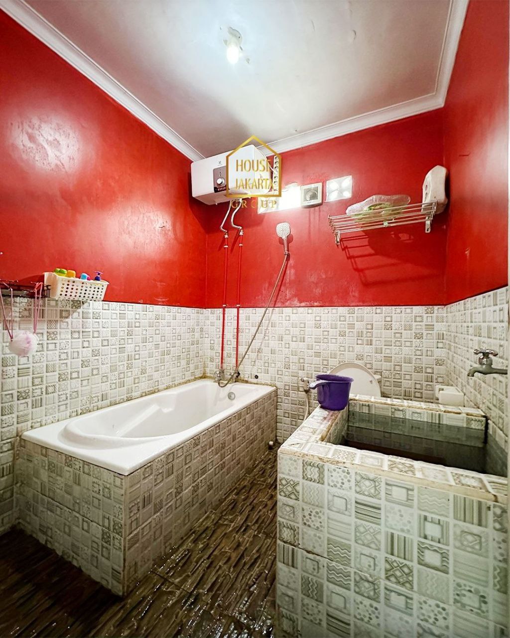 HS1765 Rumah 2 Lantai + Roftoop, Murah, Strategis, Dekat Mampang, Kemang & Kuningan