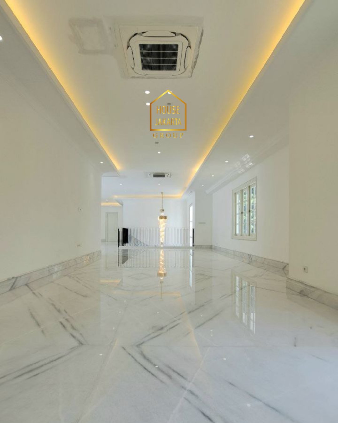 HS1801 Rumah Brand New Di Menteng, Daerah Tenang Dan Nyaman, Ada Swimming Pool Dan Taman.