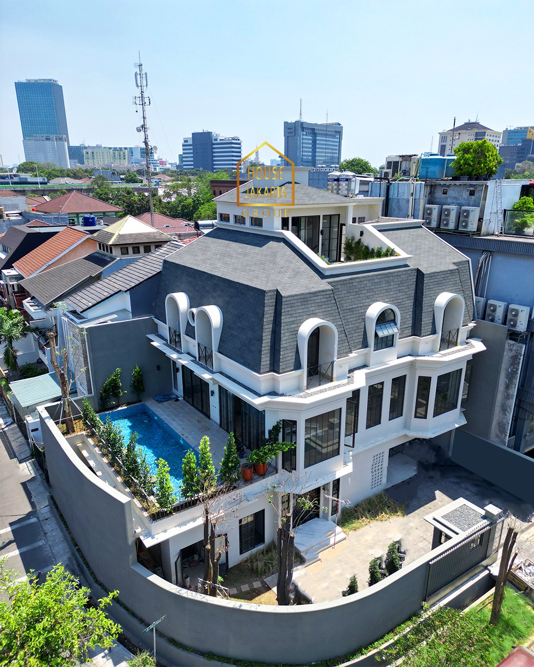 HR1804 Brand New Classic House Di Kebayoran Baru - Senopati Area, Meah 3,5 Lantai. Lokasi Elite Dekat SCBD
