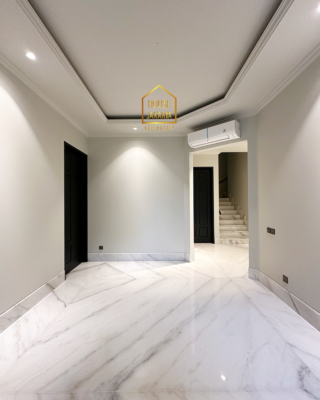 HR1804 Brand New Classic House Di Kebayoran Baru - Senopati Area, Meah 3,5 Lantai. Lokasi Elite Dekat SCBD