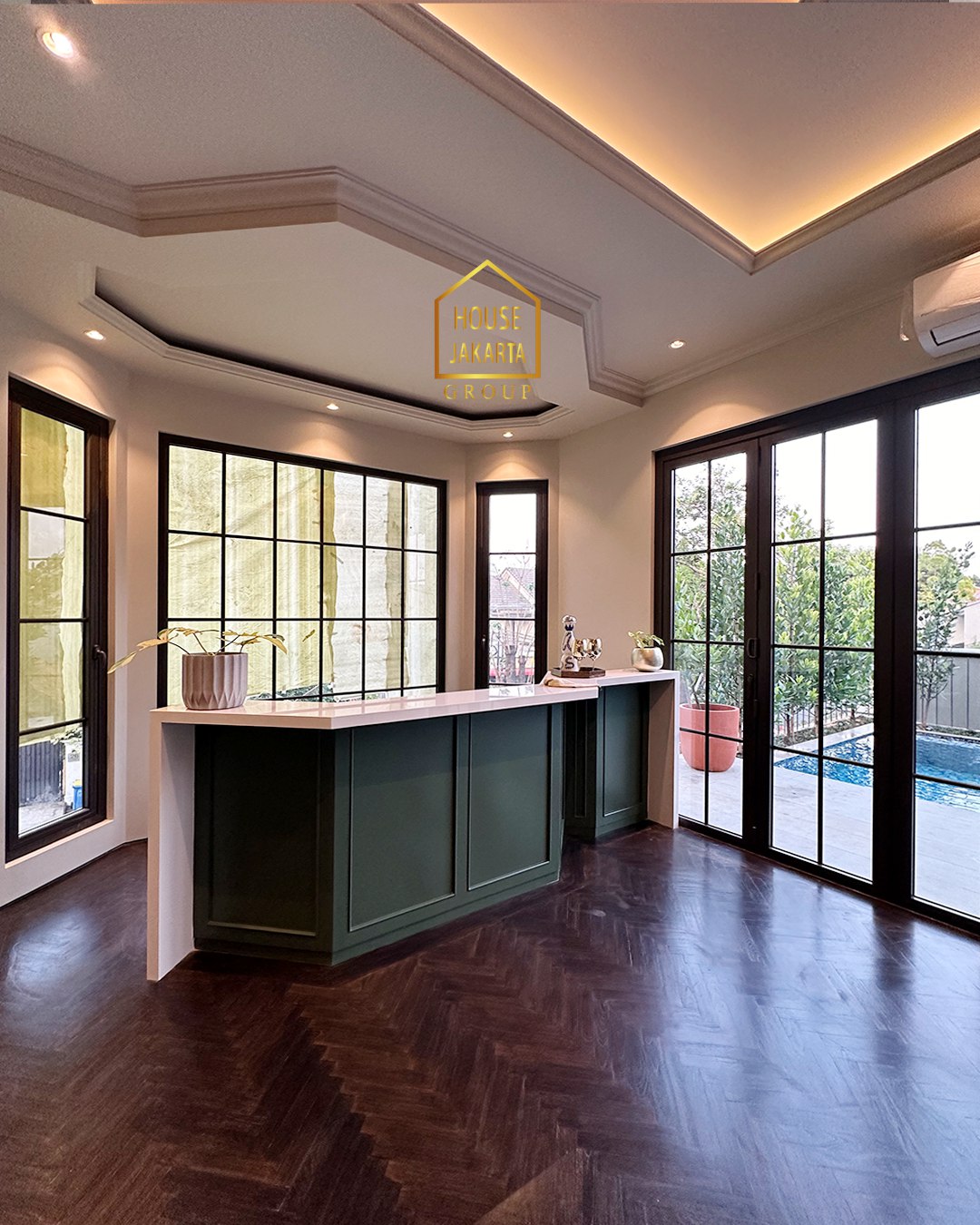 HR1804 Brand New Classic House Di Kebayoran Baru - Senopati Area, Meah 3,5 Lantai. Lokasi Elite Dekat SCBD