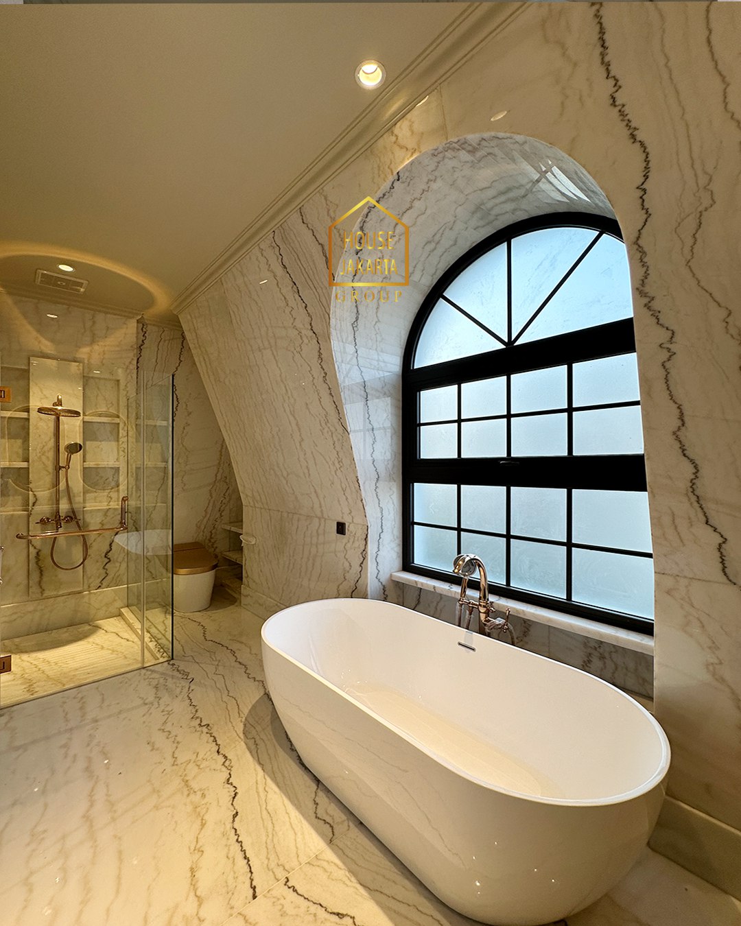 HR1804 Brand New Classic House Di Kebayoran Baru - Senopati Area, Meah 3,5 Lantai. Lokasi Elite Dekat SCBD