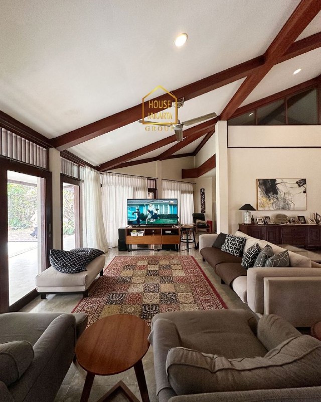 HS1814 Rumah Siap Huni Di Gandul Cinere. Ada Taman Luas & Pool. Startegis Dekat Tol Desari