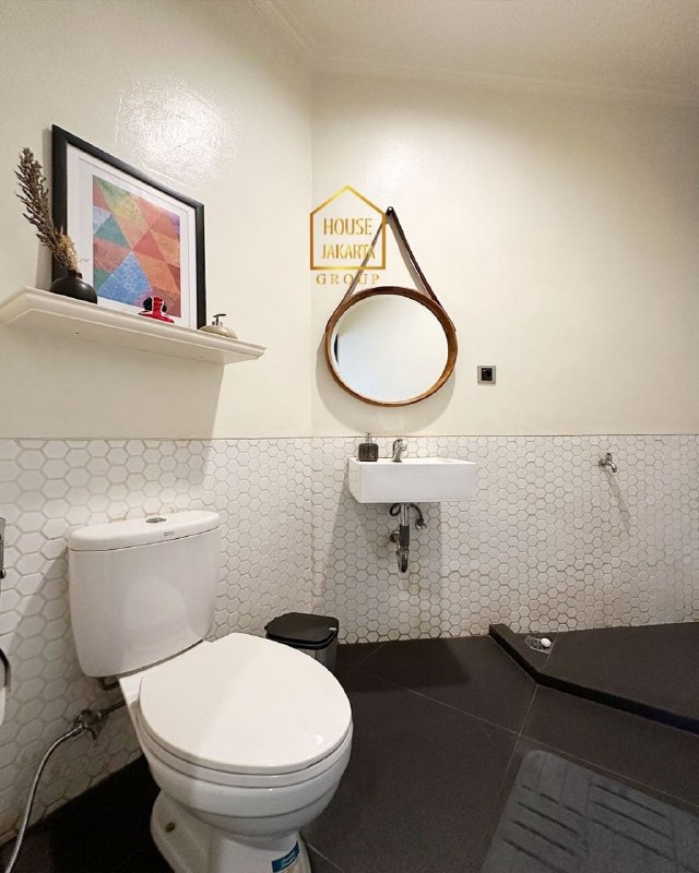 HS1814 Rumah Siap Huni Di Gandul Cinere. Ada Taman Luas & Pool. Startegis Dekat Tol Desari