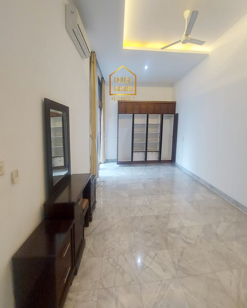 HR1817 Rumah Permata Hijau 2 Lantai, Furnished. Ada Garden & Pool, Near To Senayan