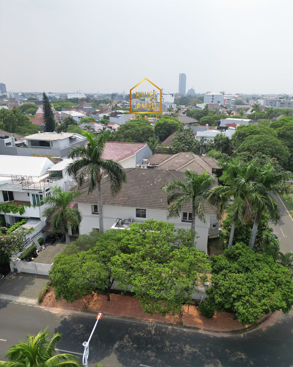 HS1822 Luxury House Pondok Indah With Spacious Garden & Pool. 2 Lantai Full Marmer Lokasi Elite