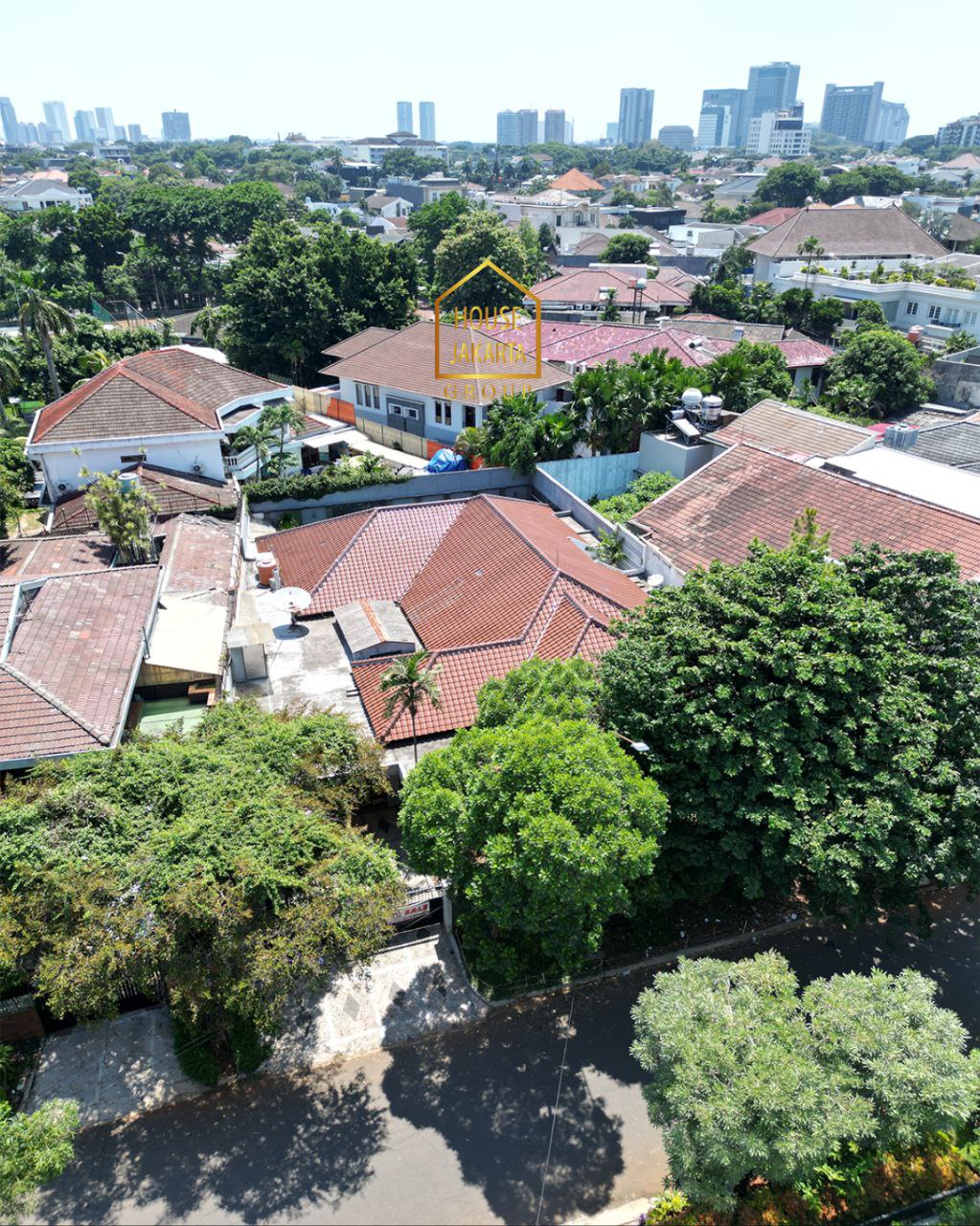 HS1863 Rumah 1 Lantai Dalam Komplek Pondok Indah Elite. Ada Swimming Pool. Lokasi Strategis Dekat PIM dan Simatupang.