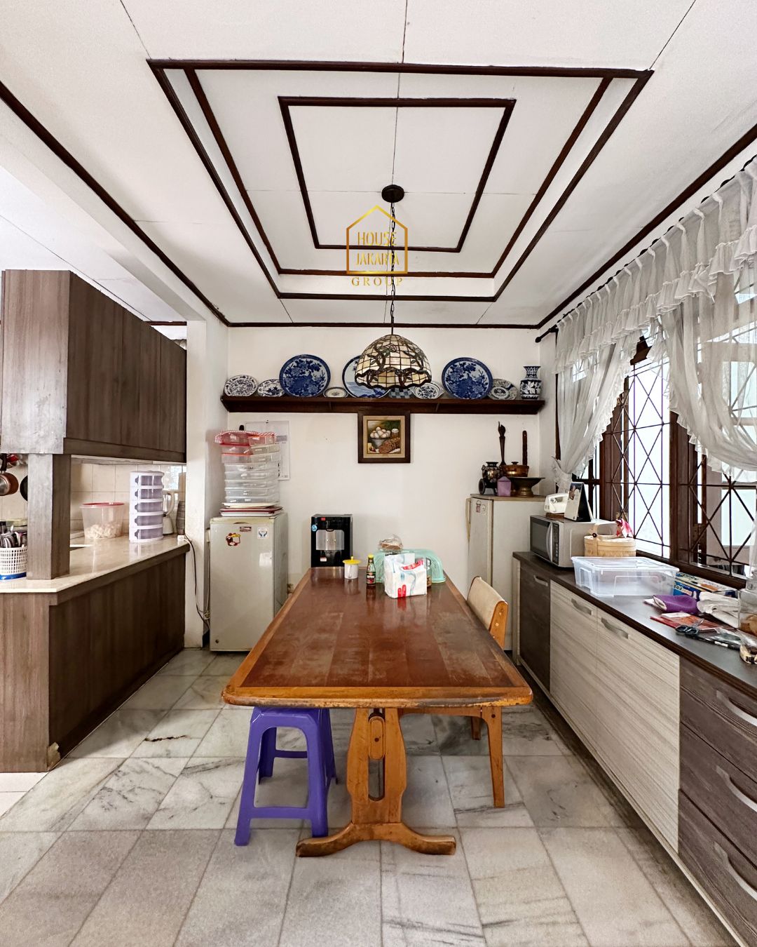 HS2021 FOR SALE: LEBAK BULUS - JAKARTA SELATAN. RUMAH VINTAGE CLASSIC YANG BIKIN NOSTALGIA SETIAP KALI MASUK. 