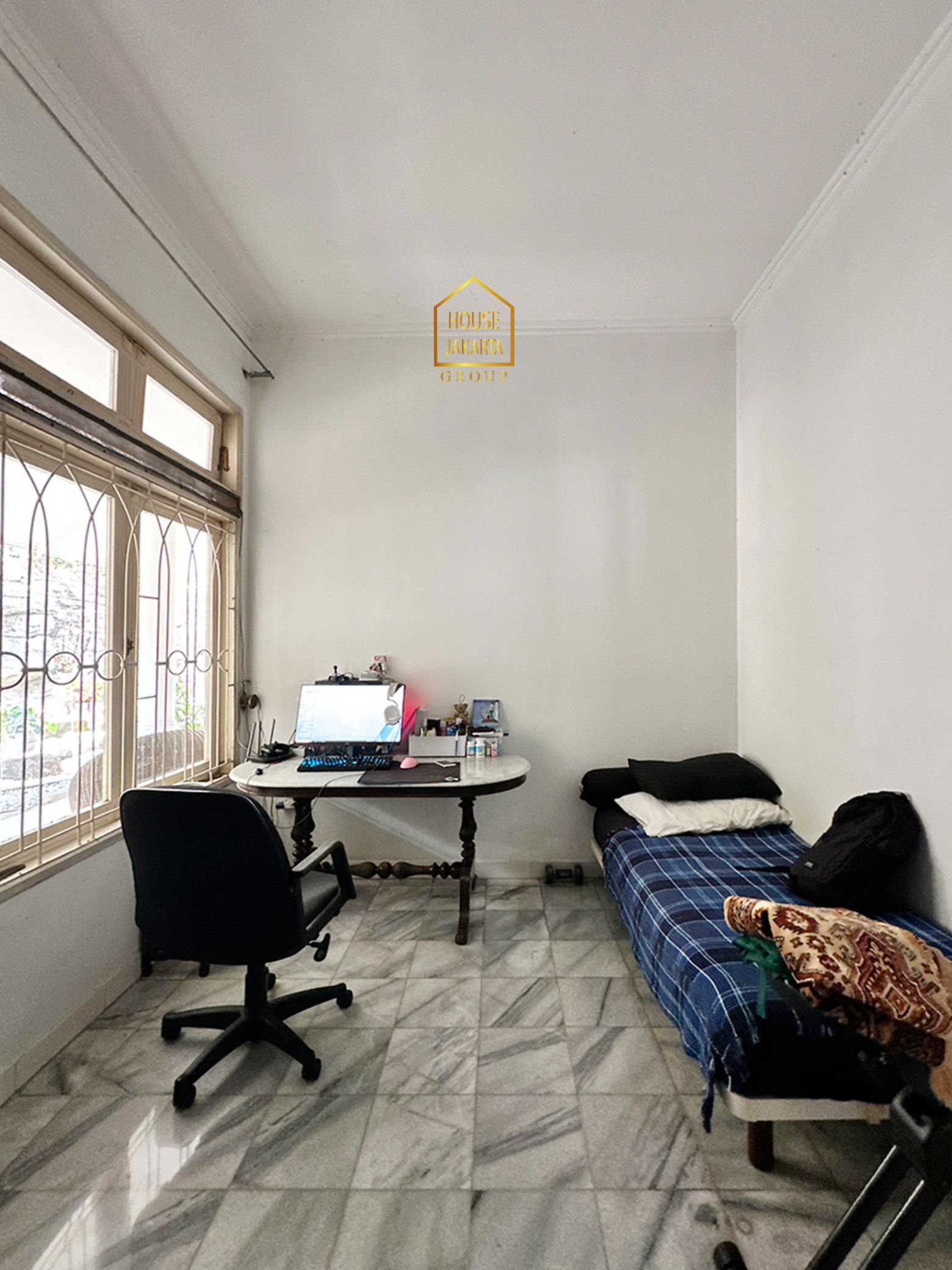 HS2022  HARGA DI BAWAH NJOP. PONDOK LABU - CILANDAK. Rumah 2 Lantai  Siap Huni, terdapat Taman Luas & Pool. Bisa Cluster. BEST PRICE