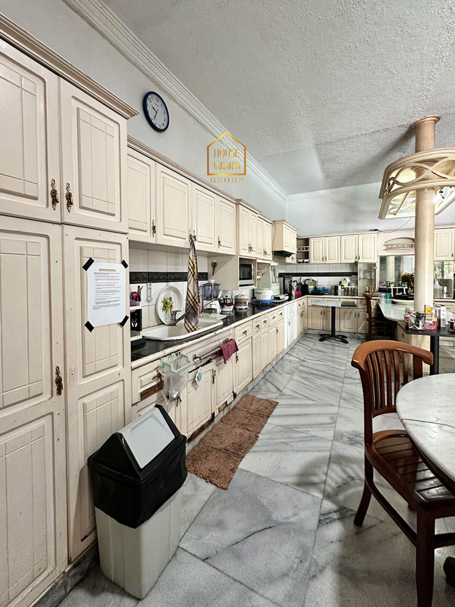 HS2022  HARGA DI BAWAH NJOP. PONDOK LABU - CILANDAK. Rumah 2 Lantai  Siap Huni, terdapat Taman Luas & Pool. Bisa Cluster. BEST PRICE