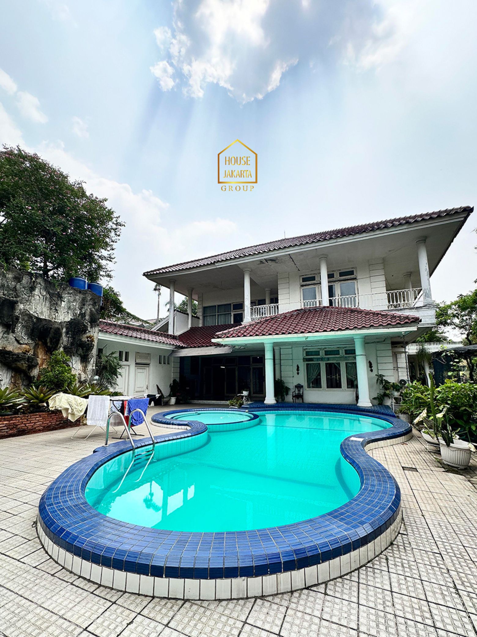 HS2022  HARGA DI BAWAH NJOP. PONDOK LABU - CILANDAK. Rumah 2 Lantai  Siap Huni, terdapat Taman Luas & Pool. Bisa Cluster. BEST PRICE