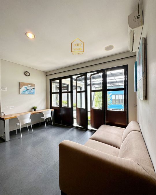 HS2025 FOR SALE TURUN HARGA: CILANDAK.Rumah Stylish dan Cozy 3 Lantai Dijadikan Kantor. Parkir Luas