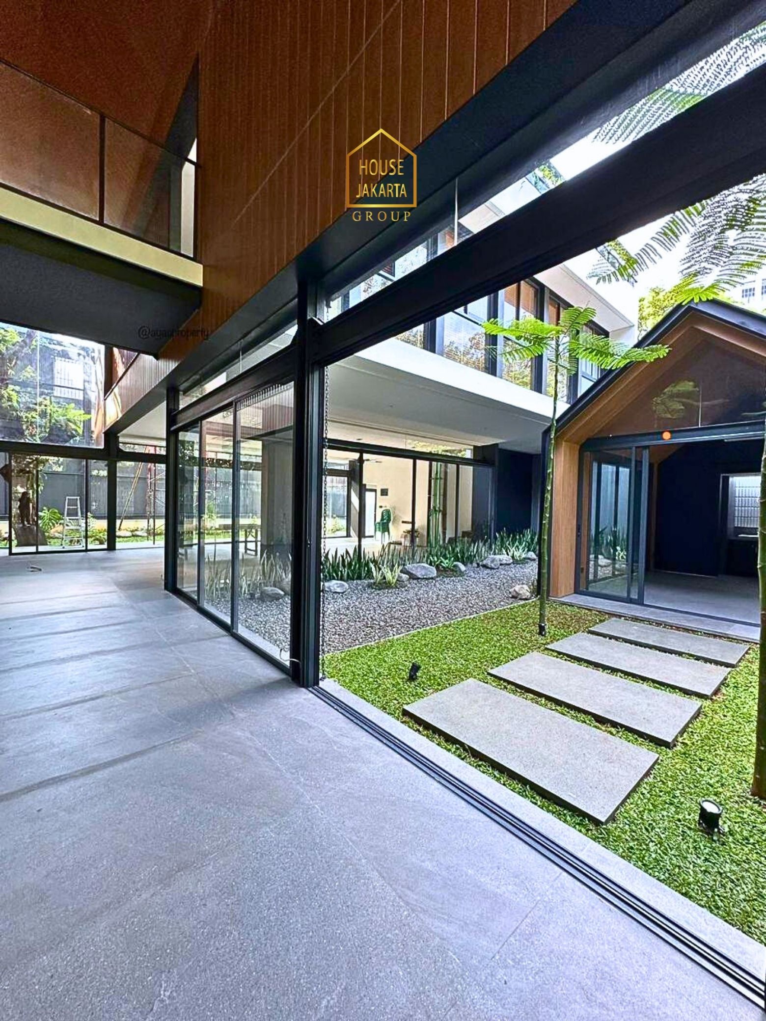 HS2033  FOR SALE: BRAWIJAYA - KEBAYORAN BARU: RUMAH MEWAH BRAND  NEW 2 LANTAI, SEMI FURNISHED, DI KAWASAN PREMIUM