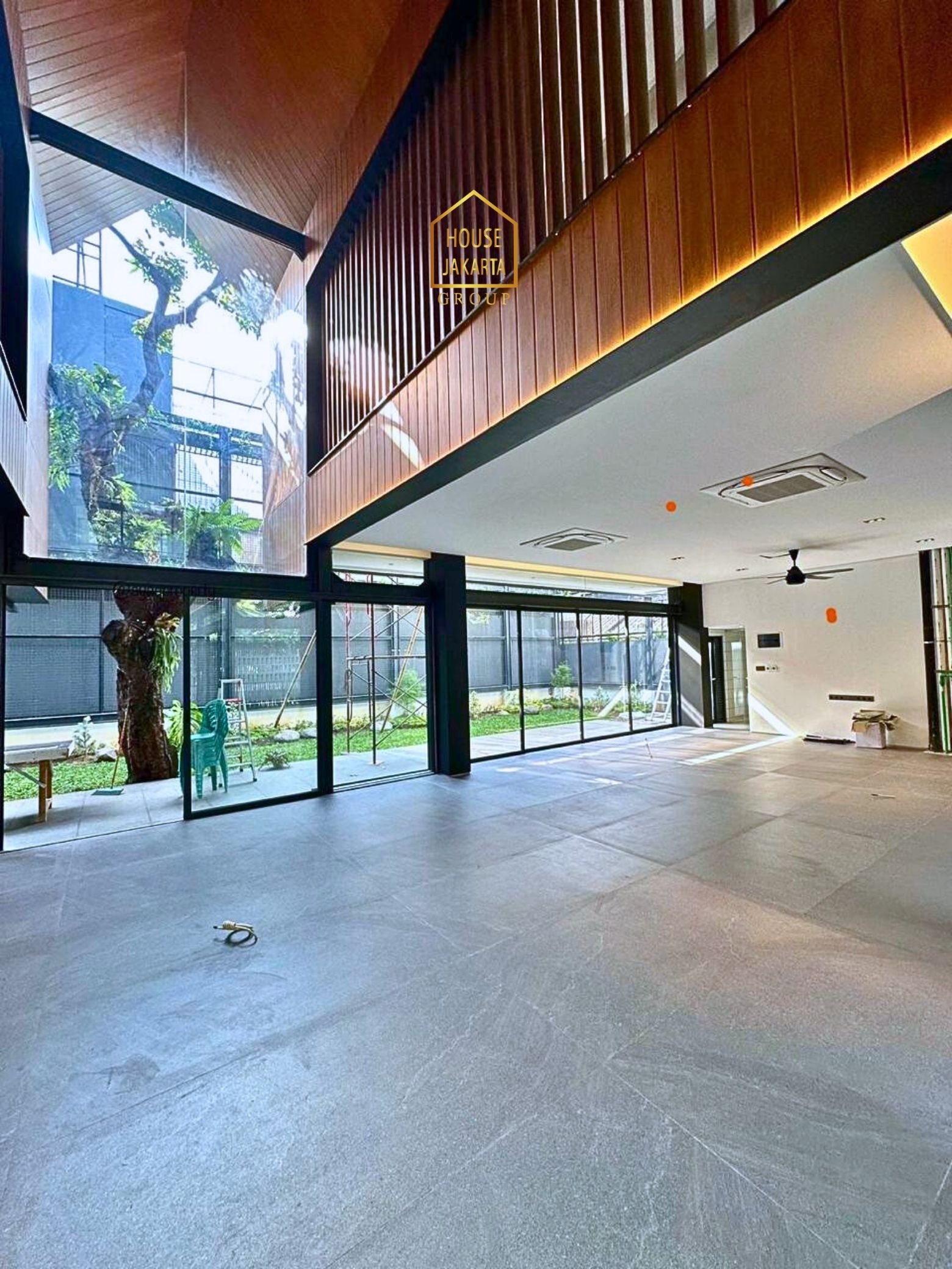 HS2033  FOR SALE: BRAWIJAYA - KEBAYORAN BARU: RUMAH MEWAH BRAND  NEW 2 LANTAI, SEMI FURNISHED, DI KAWASAN PREMIUM