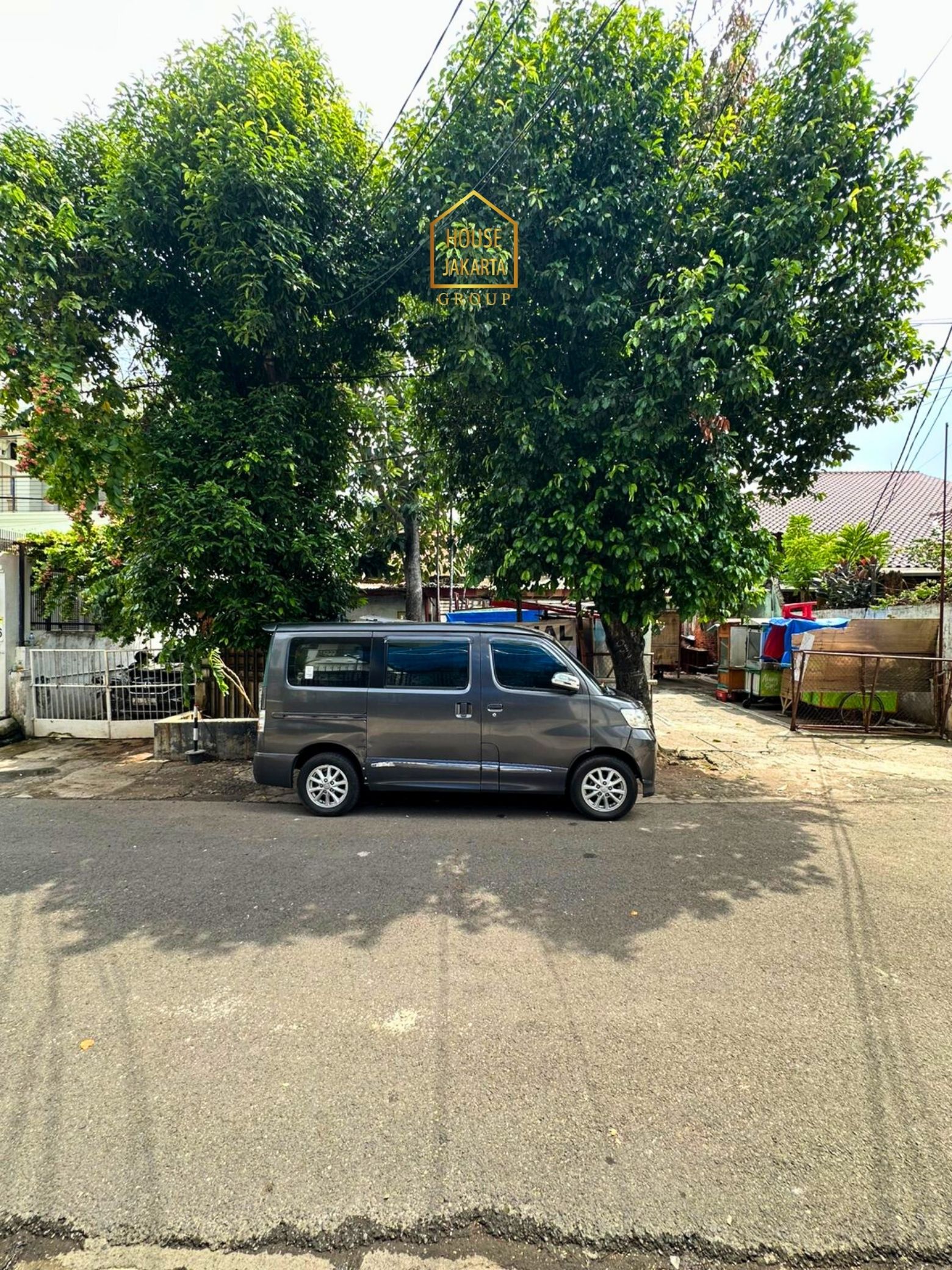 HS2035  FOR SALE: KEBAYORAN BARU. RUMAH TUA HITUNG TANAH, BENTUK  KOTAK, HADAP UTARA