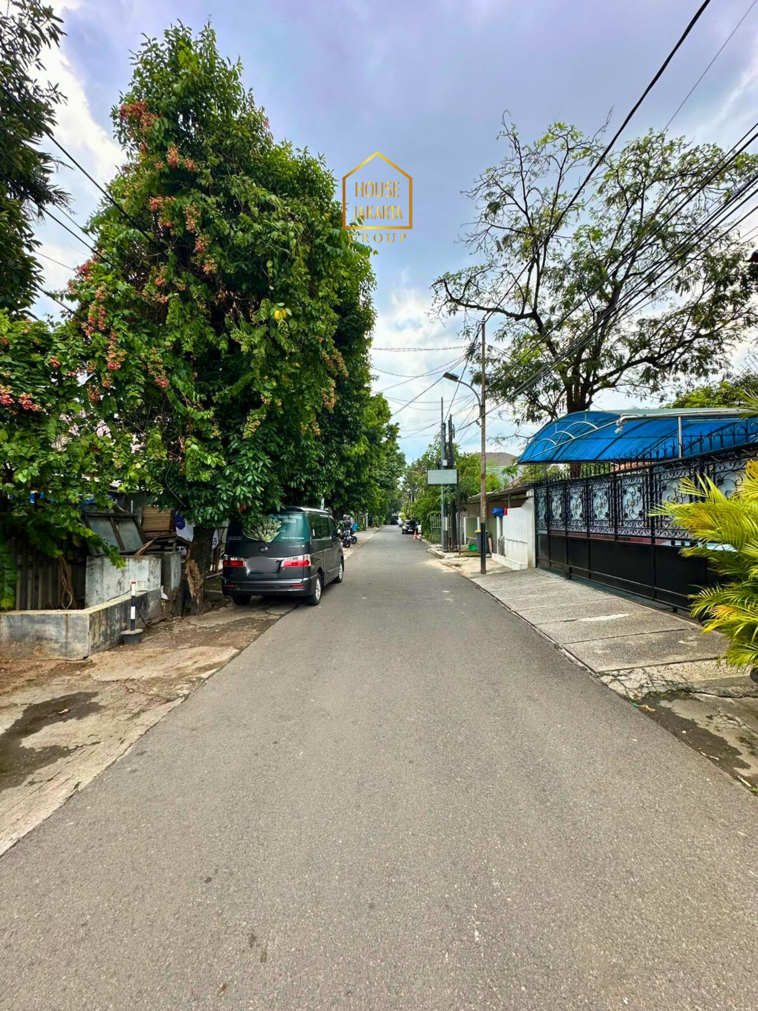 HS2035  FOR SALE: KEBAYORAN BARU. RUMAH TUA HITUNG TANAH, BENTUK  KOTAK, HADAP UTARA