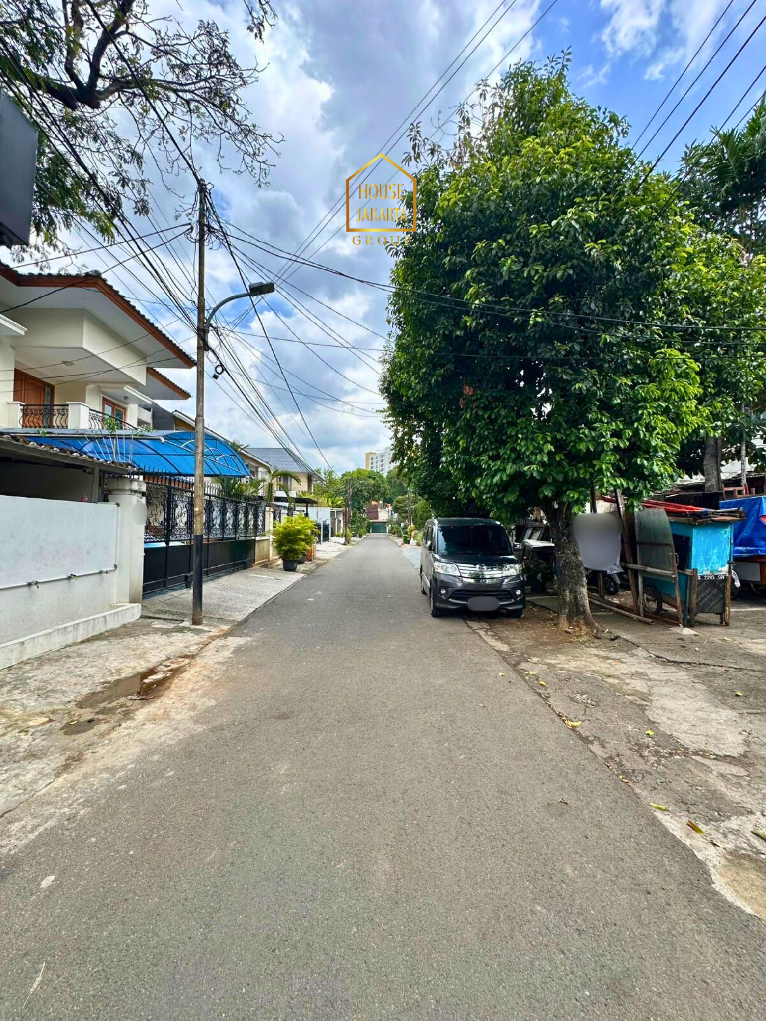 HS2035  FOR SALE: KEBAYORAN BARU. RUMAH TUA HITUNG TANAH, BENTUK  KOTAK, HADAP UTARA