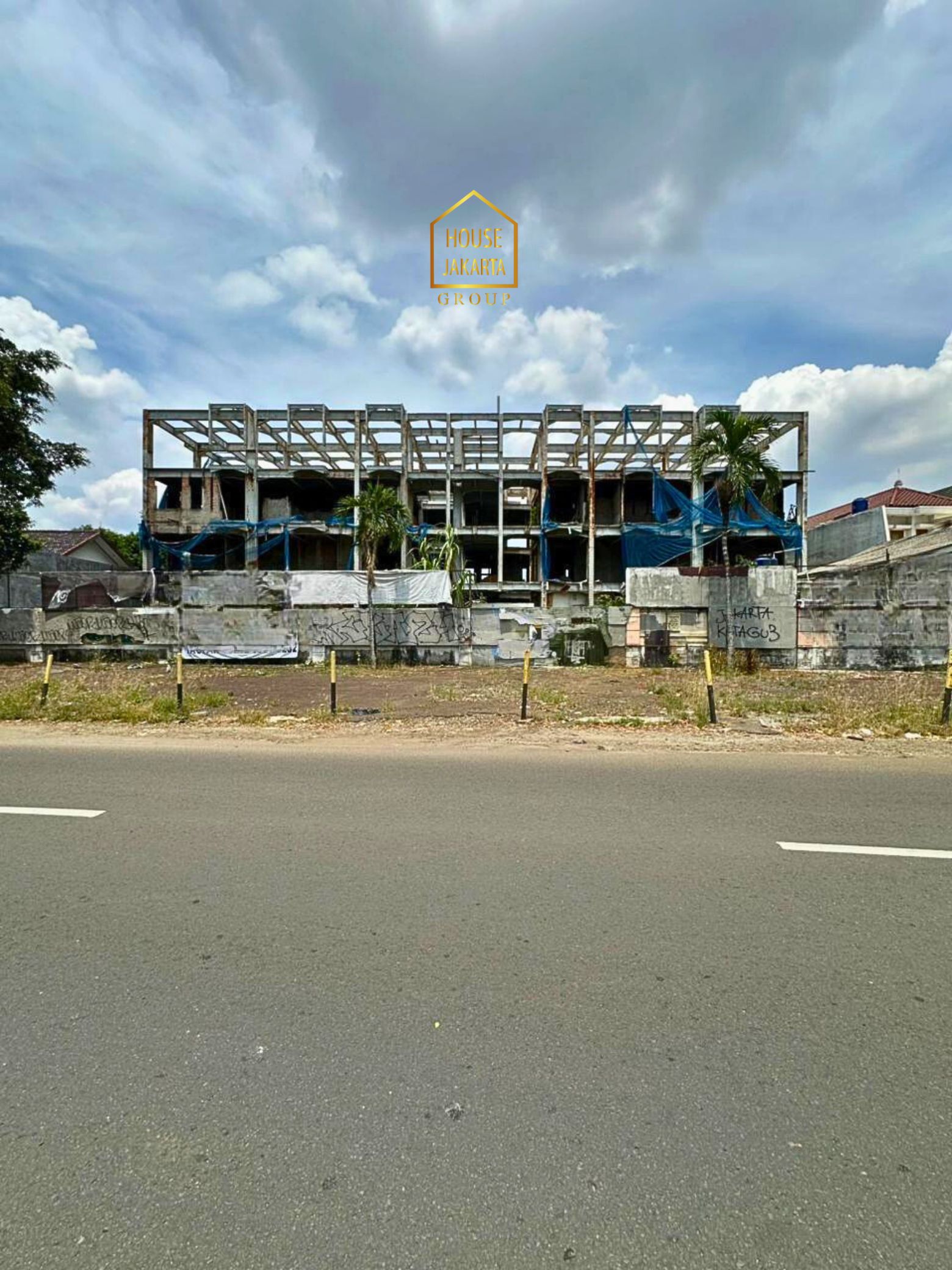 LS2037  FOR SALE: LEBAK BULUS. TANAH KOMERSIAL BONUS KONSTRUKSI  BANGUNAN, TERMURAH HARGA DI BAWAH NJOP 
