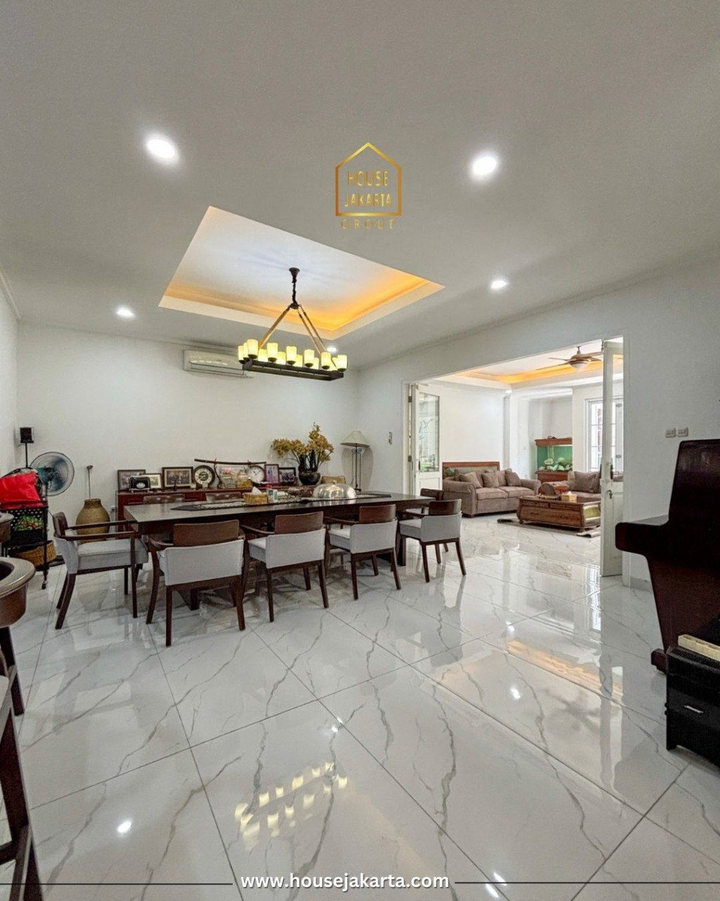 HS2038  FOR SALE: PONDOK INDAH: BRAND NEW 2 LANTAI, DESIGN MODERN  CLASSIC, PRIVATE POOL DAN  HALAMAN BELAKANG. SEMI  FURNISHED