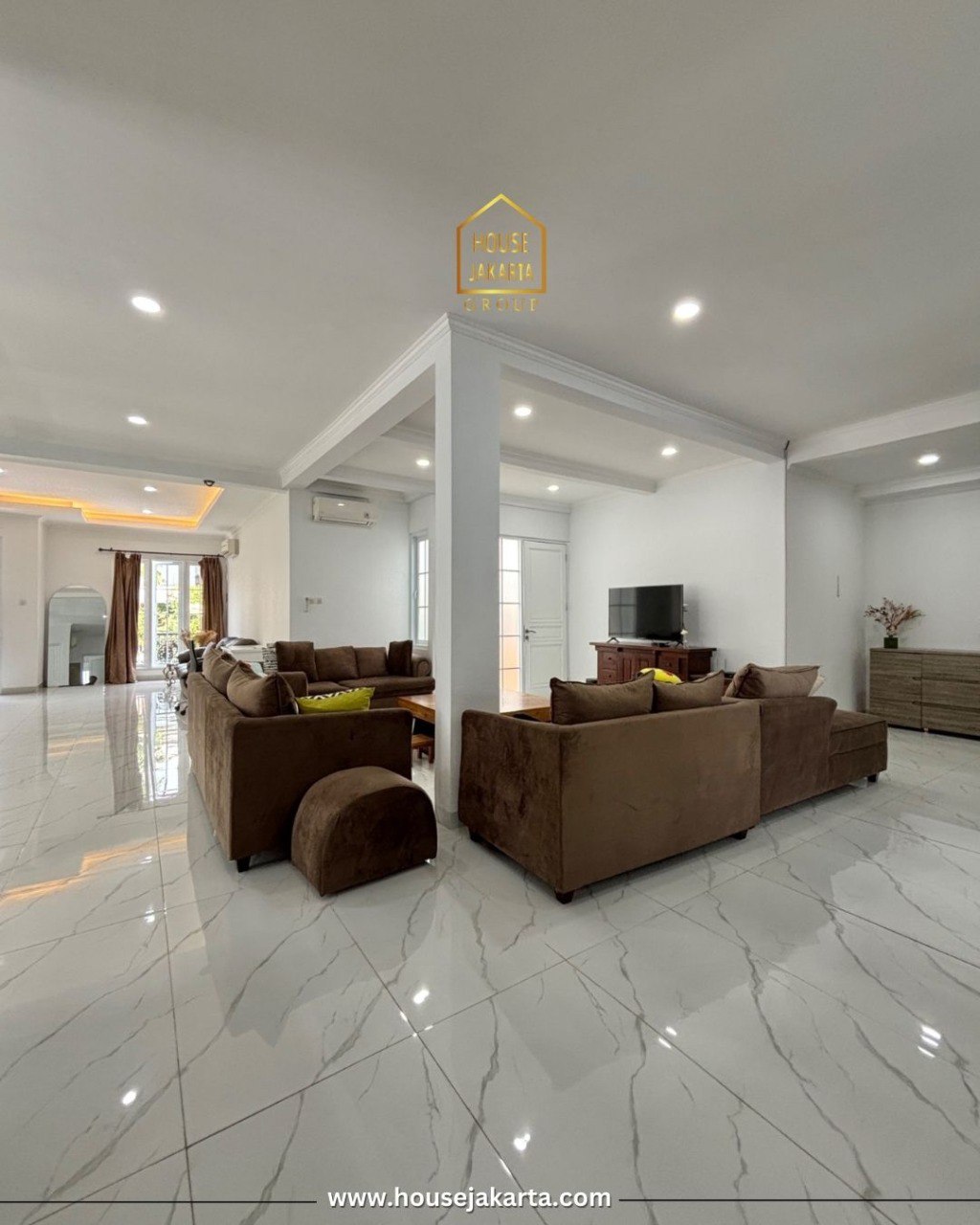 HS2038  FOR SALE: PONDOK INDAH: BRAND NEW 2 LANTAI, DESIGN MODERN  CLASSIC, PRIVATE POOL DAN  HALAMAN BELAKANG. SEMI  FURNISHED